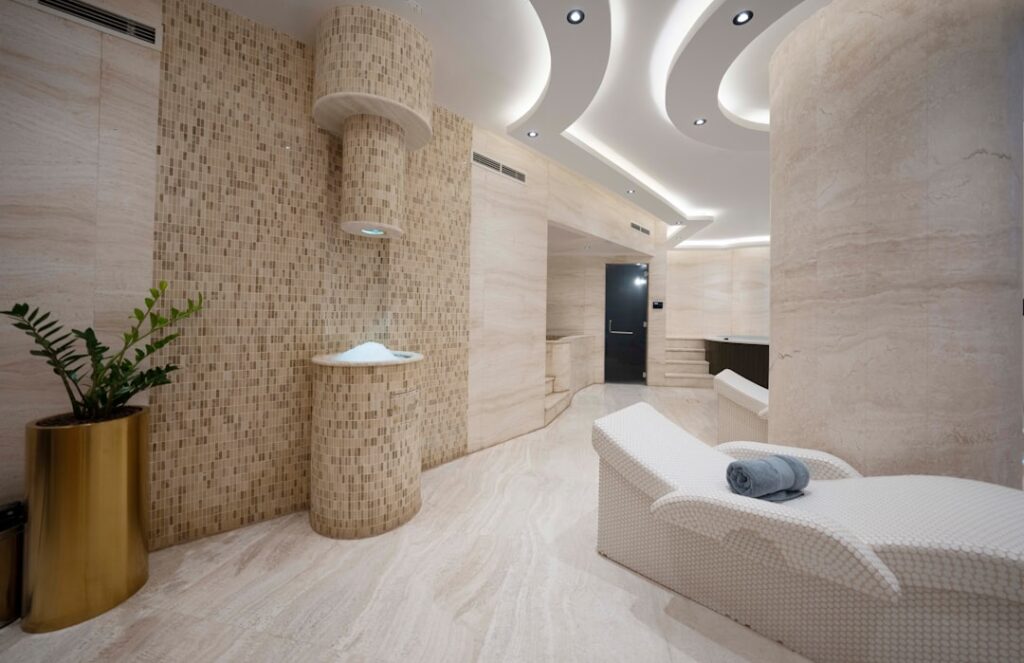 A bathroom with a tub, sink, and toilet in it